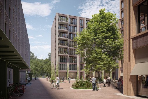 Quartierplatz mit Baum, Stühlen und Wohnungen ringsum